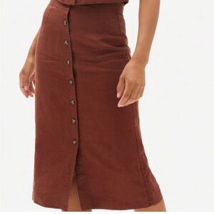 Everlane The Linen Button Front Skirt
Brown Rust Size 6 Minimalist